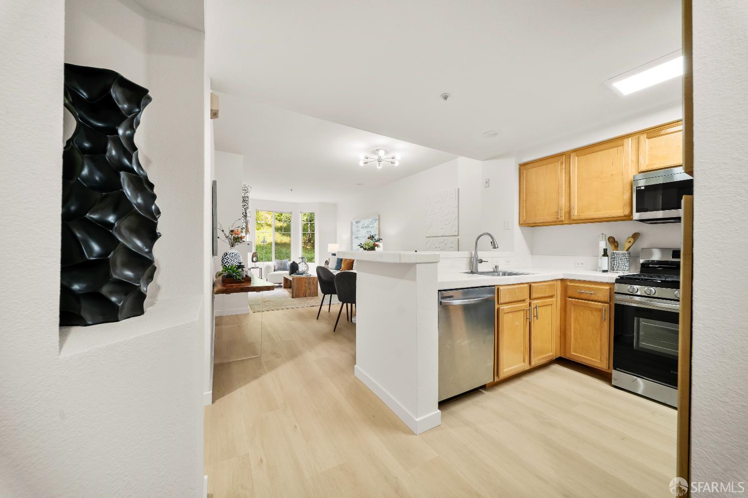 Detail Gallery Image 2 of 26 For 320 Caldecott Ln #116,  Oakland,  CA 94618 - 1 Beds | 1 Baths