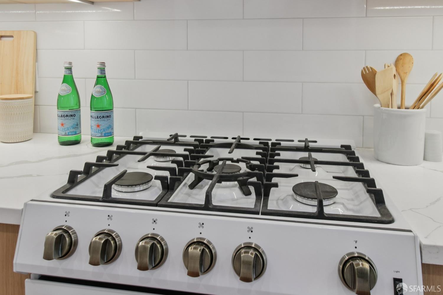 Detail Gallery Image 2 of 31 For 18 Sanchez St #18,  San Francisco,  CA 94114 - 3 Beds | 2 Baths