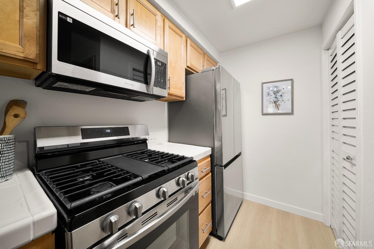 Detail Gallery Image 6 of 26 For 320 Caldecott Ln #116,  Oakland,  CA 94618 - 1 Beds | 1 Baths