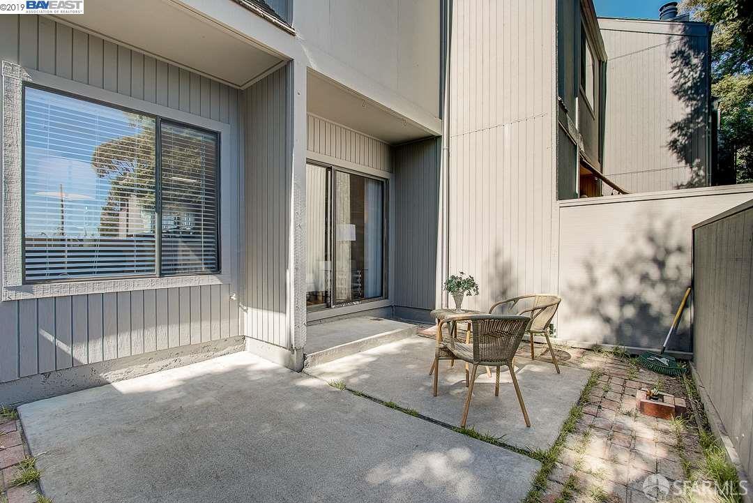 Detail Gallery Image 3 of 59 For 1036 Clubhouse Dr, Hayward,  CA 94541 - 3 Beds | 2/1 Baths