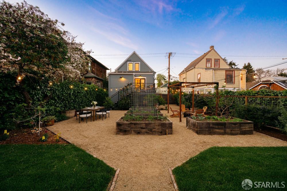 Detail Gallery Image 6 of 68 For 1610 Oregon St, Berkeley,  CA 94703 - 3 Beds | 2/1 Baths