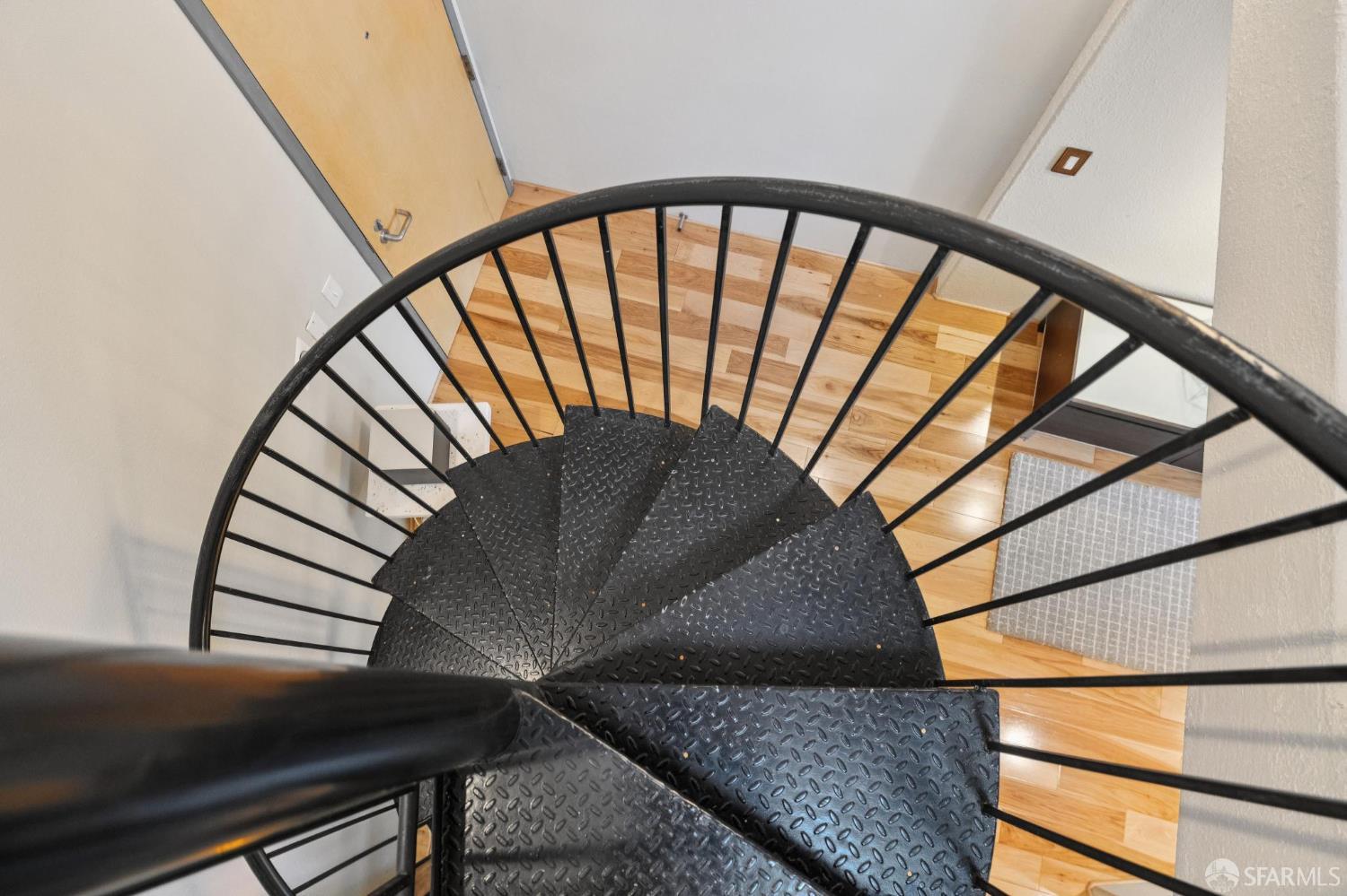 Detail Gallery Image 13 of 37 For 18 Lansing St #302,  San Francisco,  CA 94117 - 1 Beds | 1/1 Baths