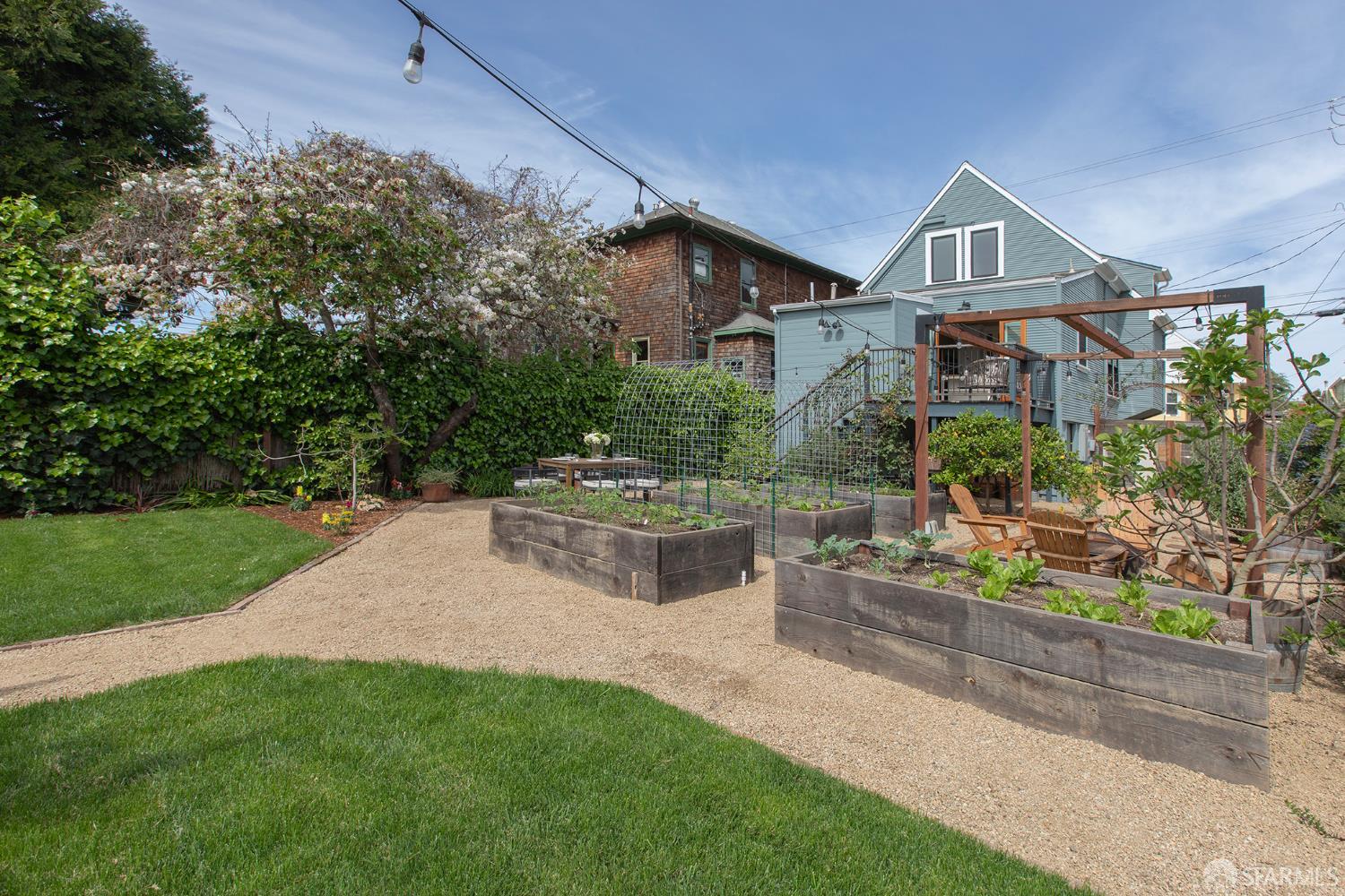 Detail Gallery Image 55 of 68 For 1610 Oregon St, Berkeley,  CA 94703 - 3 Beds | 2/1 Baths