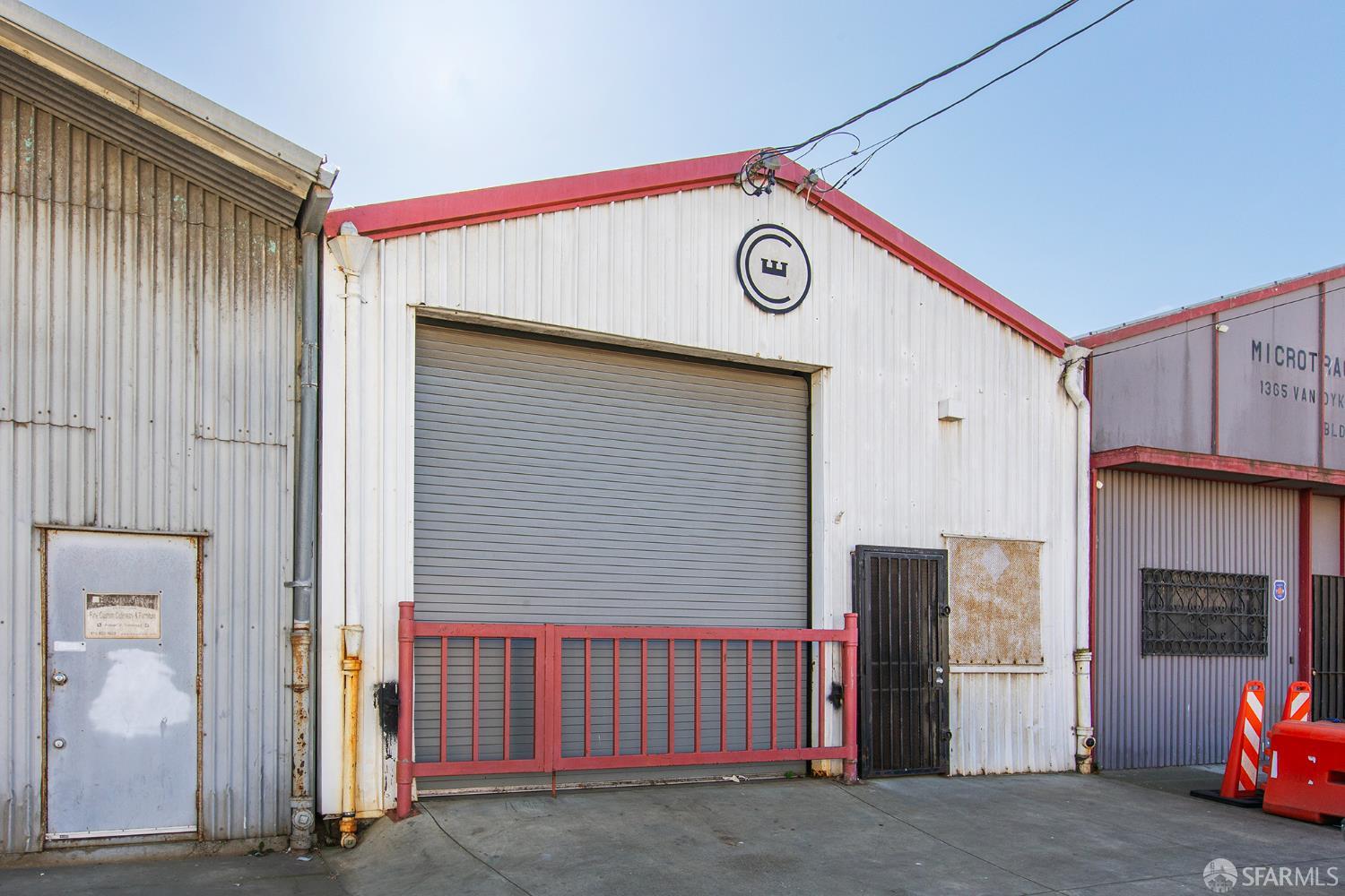 Front Image Thumbnail for SF426116575