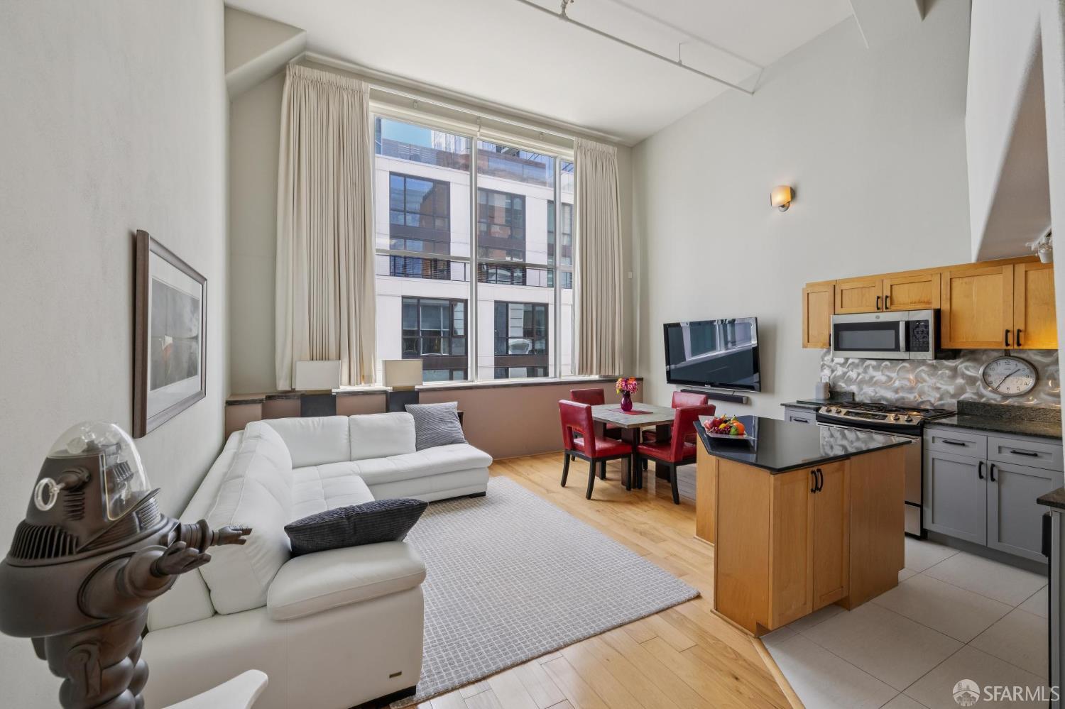 Detail Gallery Image 6 of 37 For 18 Lansing St #302,  San Francisco,  CA 94117 - 1 Beds | 1/1 Baths