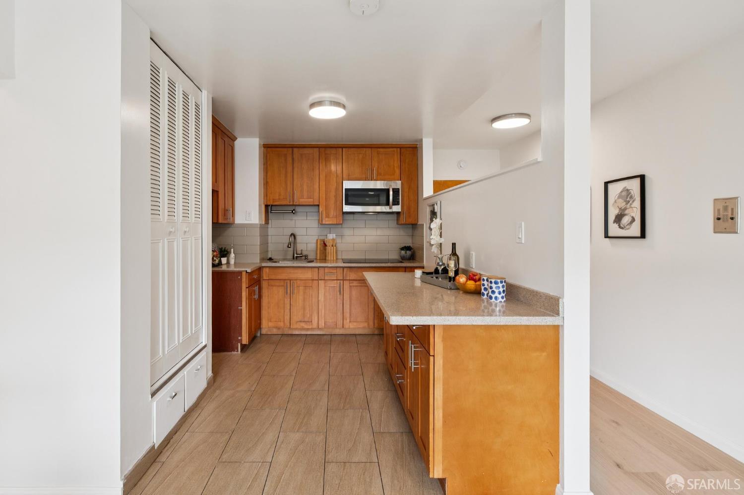 Detail Gallery Image 6 of 15 For 471 23rd Ave #1,  San Francisco,  CA 94121 - 2 Beds | 1 Baths