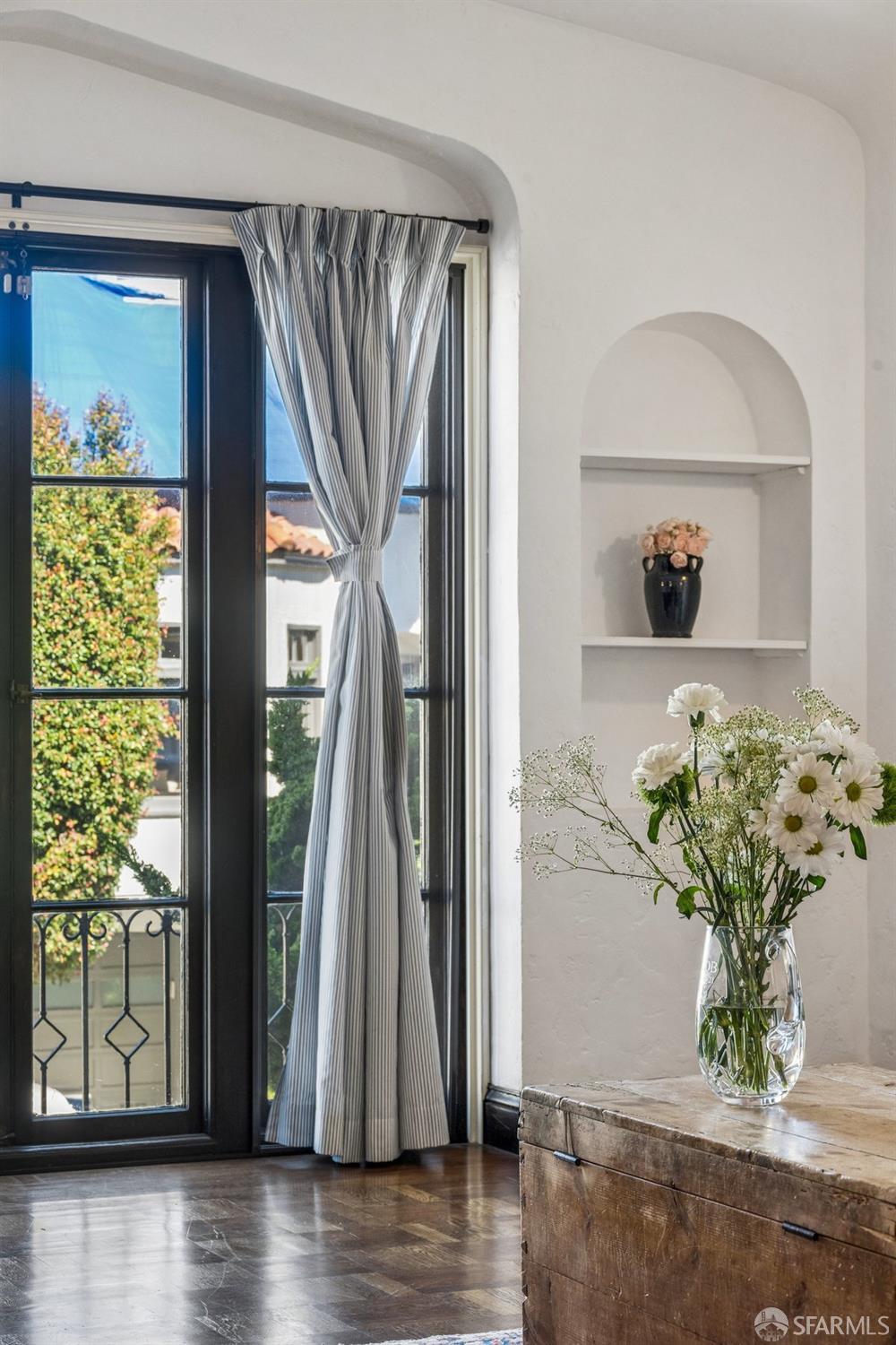 Detail Gallery Image 6 of 39 For 15 Rico Way #1,  San Francisco,  CA 94123 - 2 Beds | 1/1 Baths