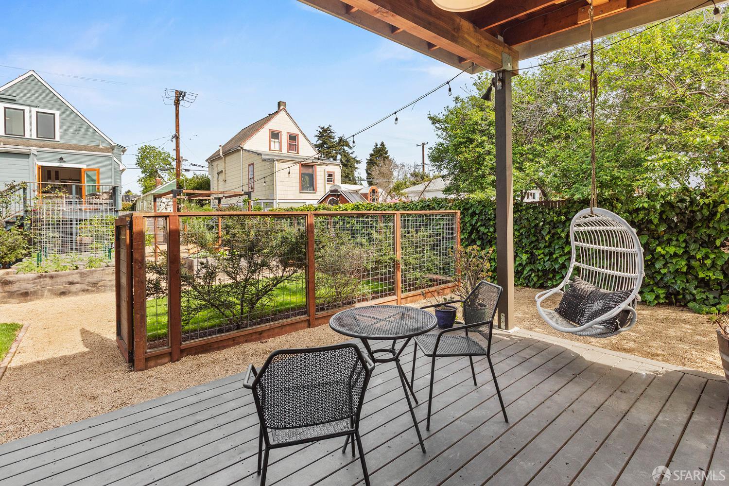 Detail Gallery Image 39 of 68 For 1610 Oregon St, Berkeley,  CA 94703 - 3 Beds | 2/1 Baths