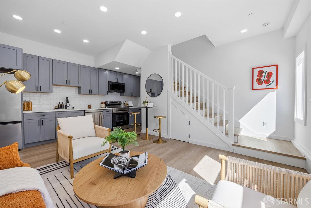 Detail Gallery Image 7 of 27 For 2730 23rd St, San Francisco,  CA 94110 - – Beds | – Baths