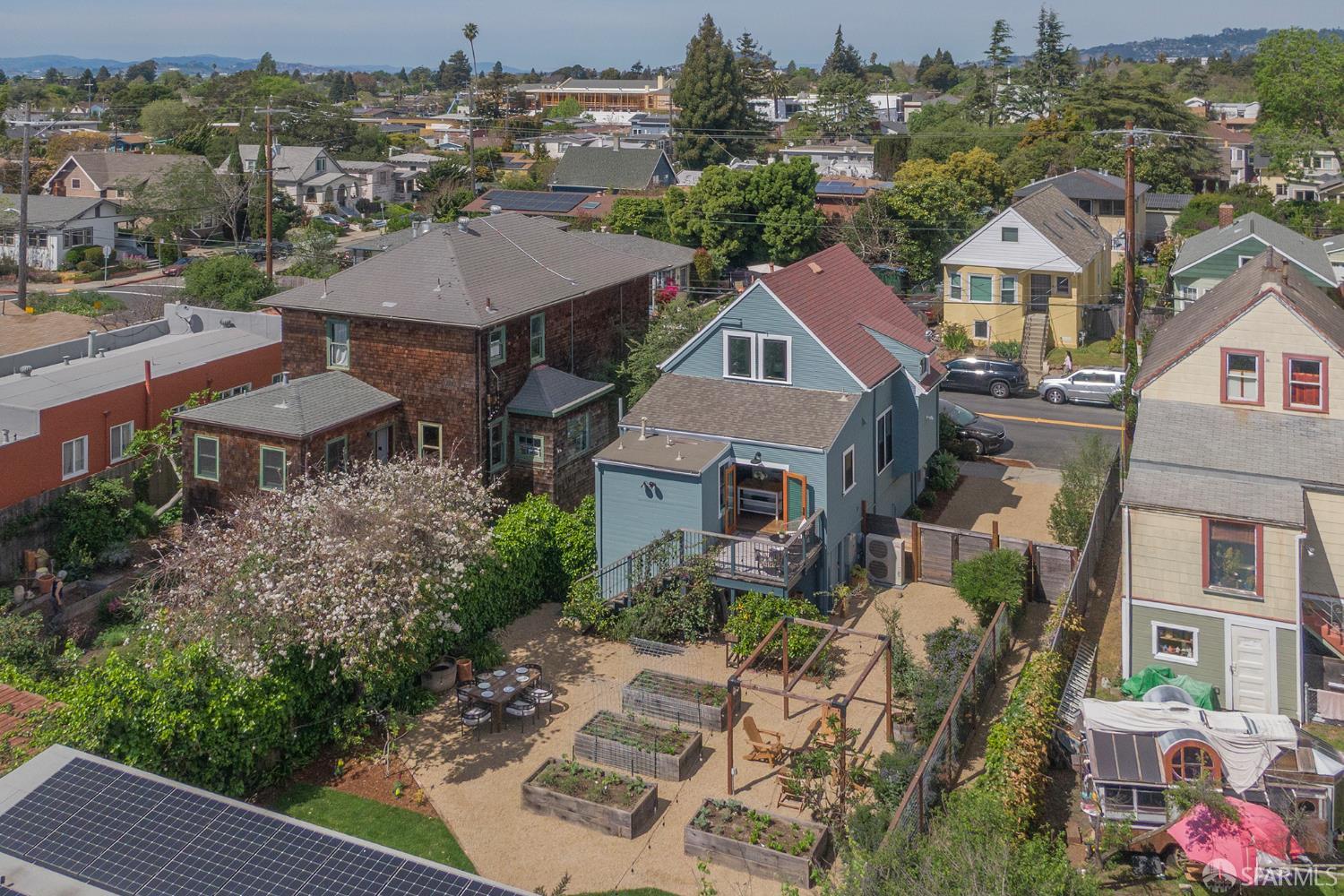 Detail Gallery Image 64 of 68 For 1610 Oregon St, Berkeley,  CA 94703 - 3 Beds | 2/1 Baths