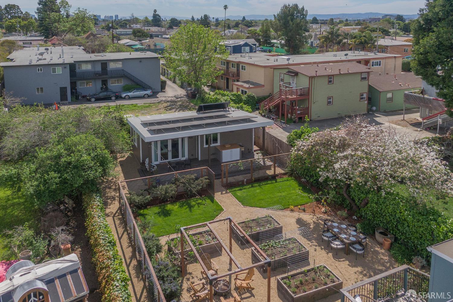 Detail Gallery Image 61 of 68 For 1610 Oregon St, Berkeley,  CA 94703 - 3 Beds | 2/1 Baths