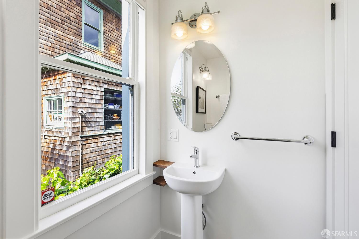 Detail Gallery Image 28 of 68 For 1610 Oregon St, Berkeley,  CA 94703 - 3 Beds | 2/1 Baths