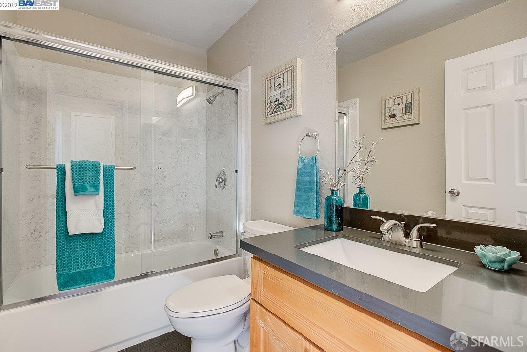 Detail Gallery Image 6 of 59 For 1036 Clubhouse Dr, Hayward,  CA 94541 - 3 Beds | 2/1 Baths