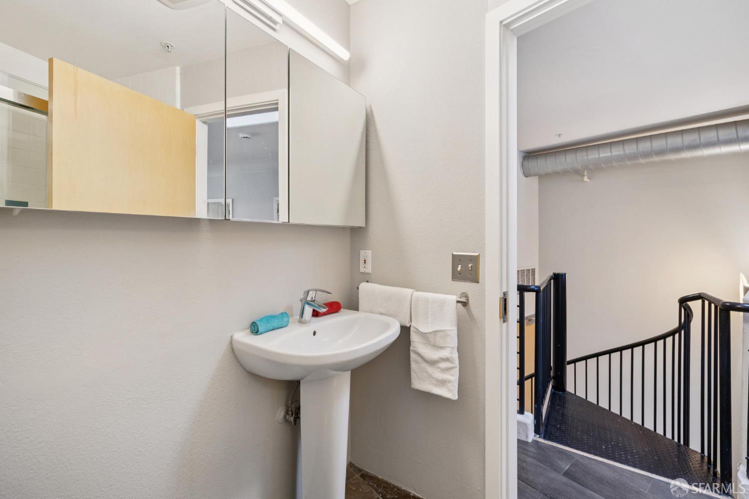 Detail Gallery Image 19 of 37 For 18 Lansing St #302,  San Francisco,  CA 94117 - 1 Beds | 1/1 Baths