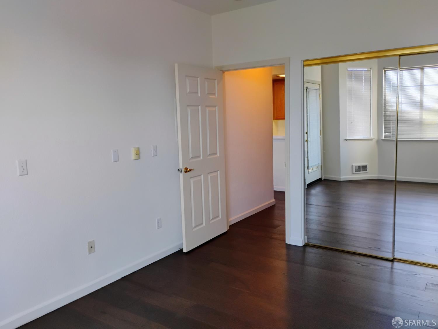 Detail Gallery Image 4 of 18 For 2902 Hastings Shore Ln, Redwood Shores,  CA 94065 - 1 Beds | 1 Baths