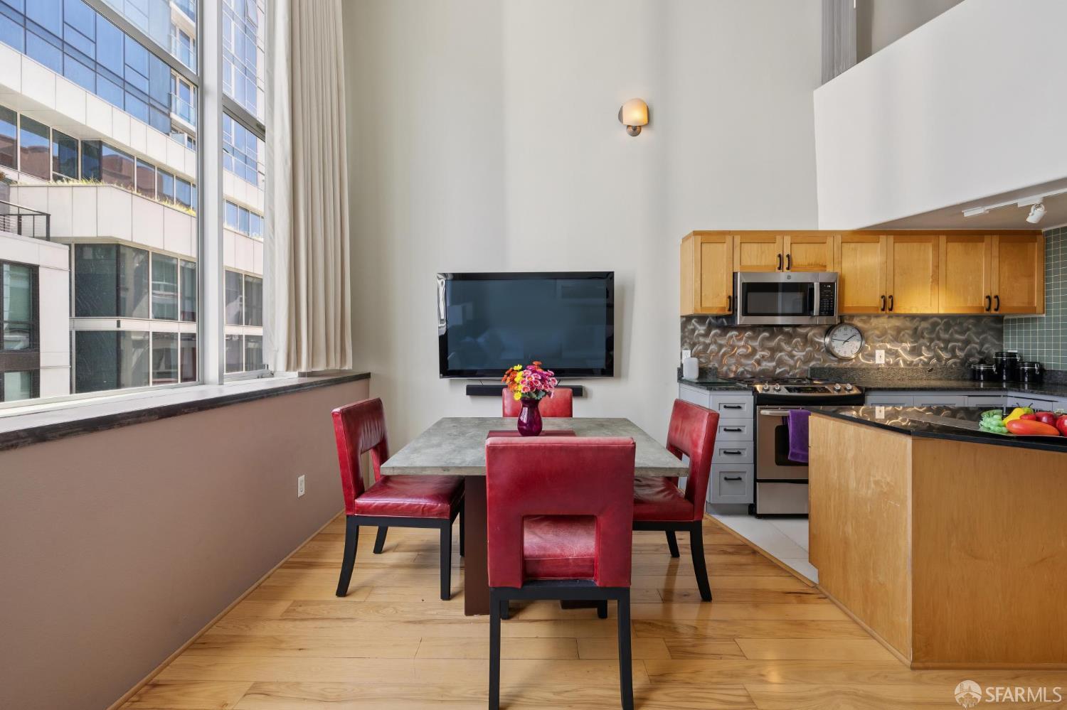 Detail Gallery Image 10 of 37 For 18 Lansing St #302,  San Francisco,  CA 94117 - 1 Beds | 1/1 Baths