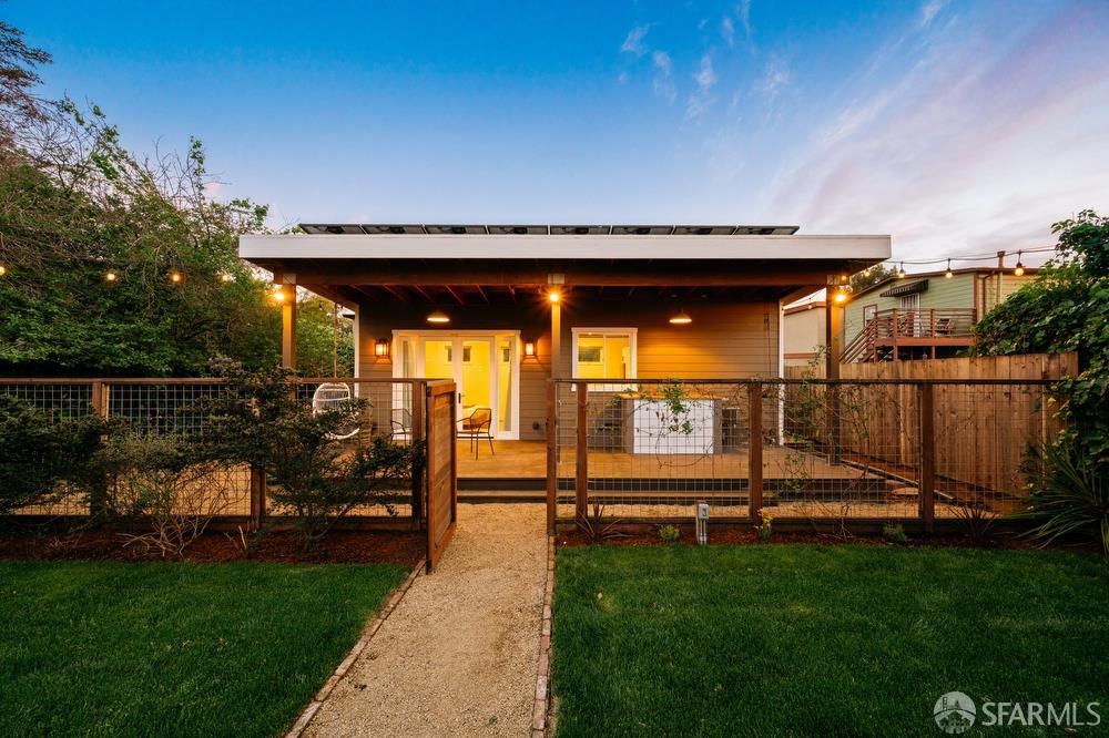 Detail Gallery Image 8 of 68 For 1610 Oregon St, Berkeley,  CA 94703 - 3 Beds | 2/1 Baths