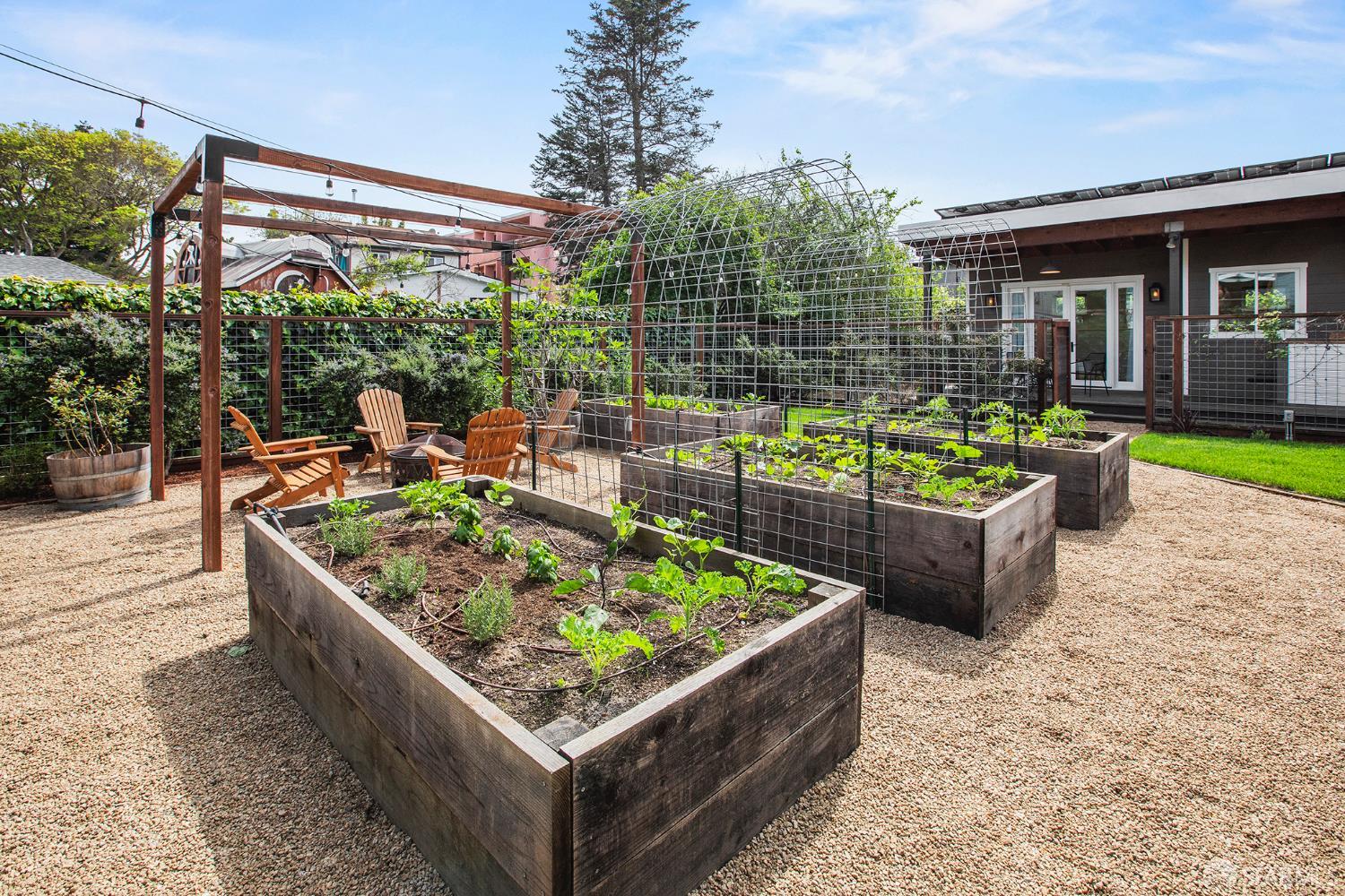 Detail Gallery Image 51 of 68 For 1610 Oregon St, Berkeley,  CA 94703 - 3 Beds | 2/1 Baths