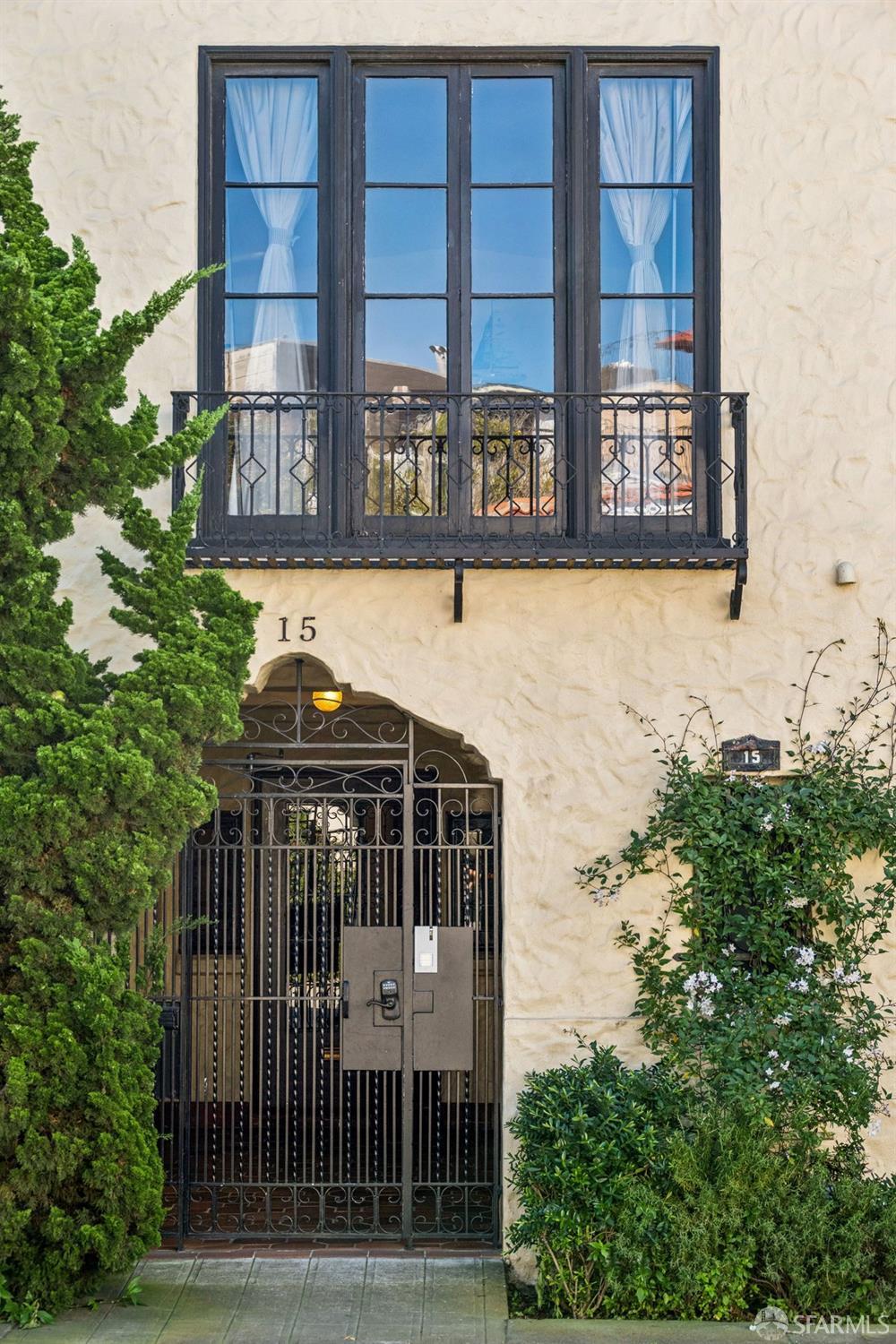 Detail Gallery Image 3 of 39 For 15 Rico Way #1,  San Francisco,  CA 94123 - 2 Beds | 1/1 Baths