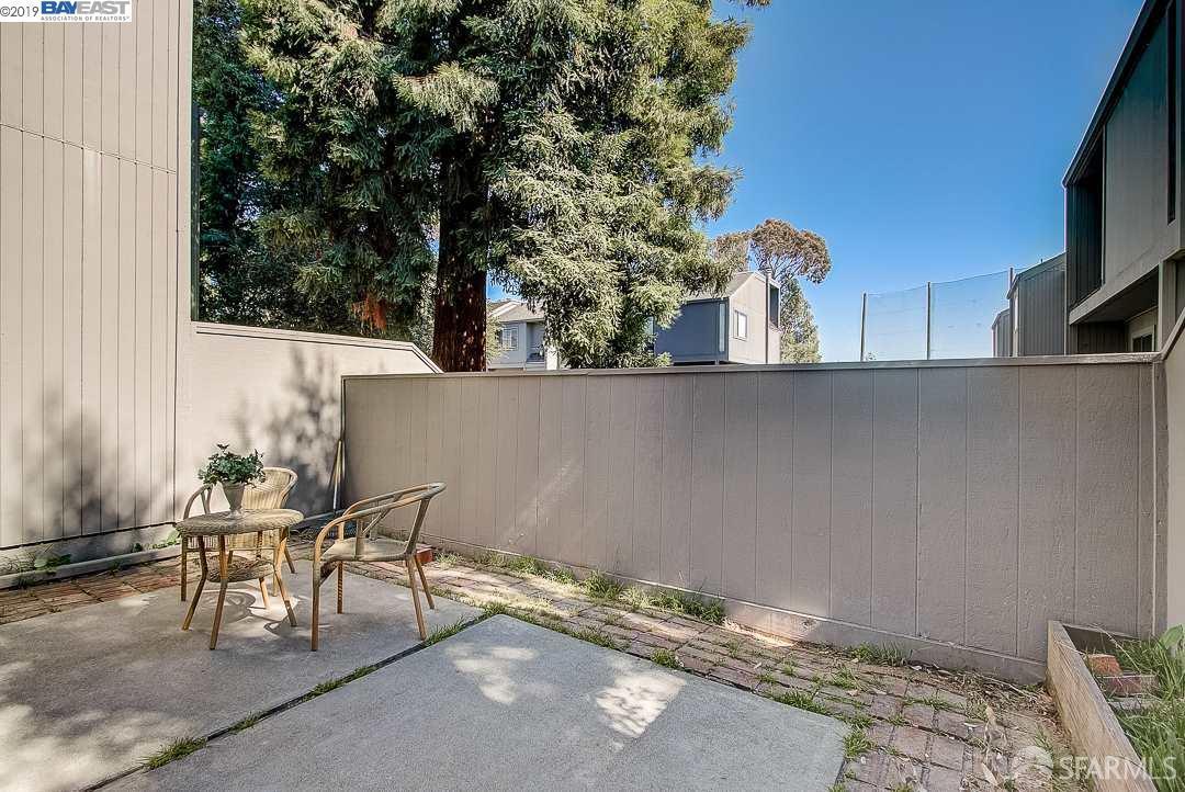 Detail Gallery Image 5 of 59 For 1036 Clubhouse Dr, Hayward,  CA 94541 - 3 Beds | 2/1 Baths