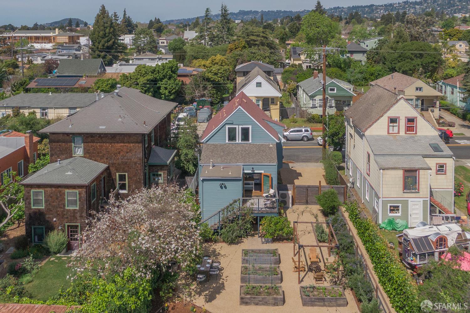 Detail Gallery Image 63 of 68 For 1610 Oregon St, Berkeley,  CA 94703 - 3 Beds | 2/1 Baths