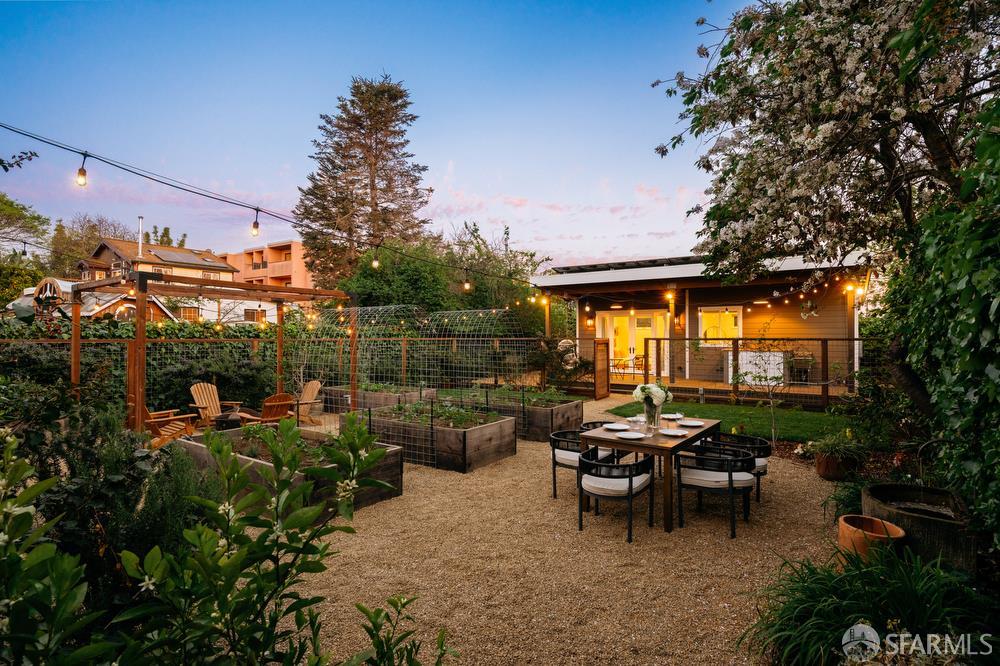 Detail Gallery Image 3 of 68 For 1610 Oregon St, Berkeley,  CA 94703 - 3 Beds | 2/1 Baths