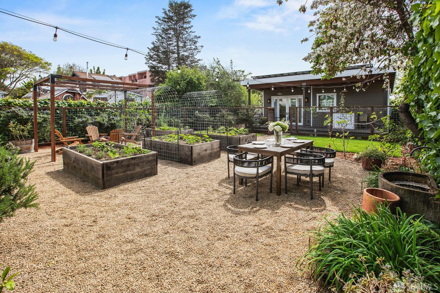 Detail Gallery Image 52 of 68 For 1610 Oregon St, Berkeley,  CA 94703 - 3 Beds | 2/1 Baths