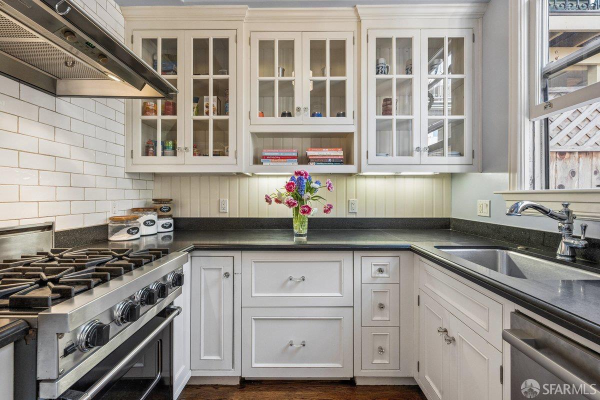 Detail Gallery Image 15 of 39 For 15 Rico Way #1,  San Francisco,  CA 94123 - 2 Beds | 1/1 Baths