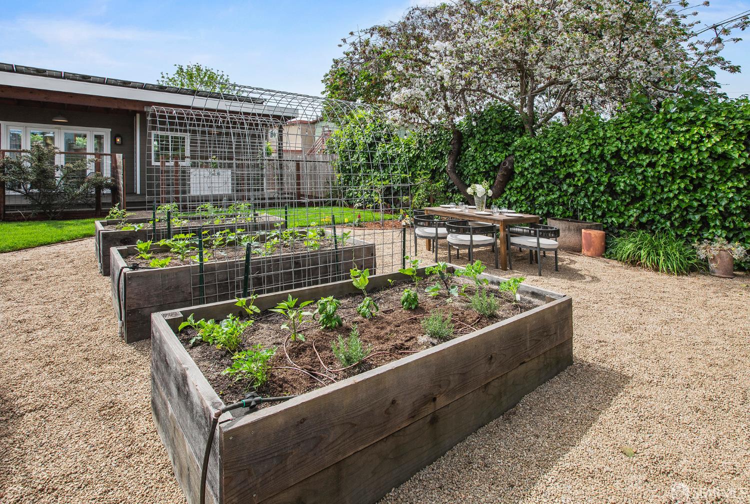 Detail Gallery Image 59 of 68 For 1610 Oregon St, Berkeley,  CA 94703 - 3 Beds | 2/1 Baths