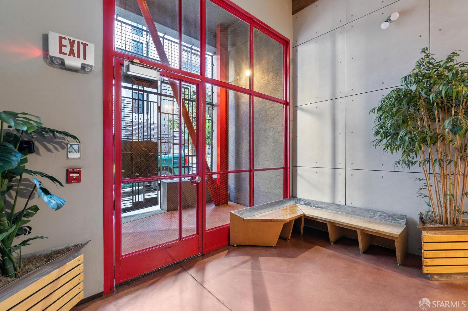 Detail Gallery Image 2 of 37 For 18 Lansing St #302,  San Francisco,  CA 94117 - 1 Beds | 1/1 Baths