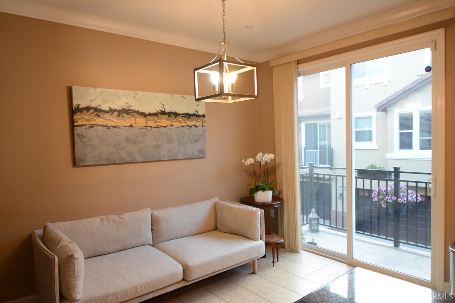 Detail Gallery Image 3 of 31 For 1194 Gliessen Ter, Sunnyvale,  CA 94089 - 2 Beds | 2/1 Baths