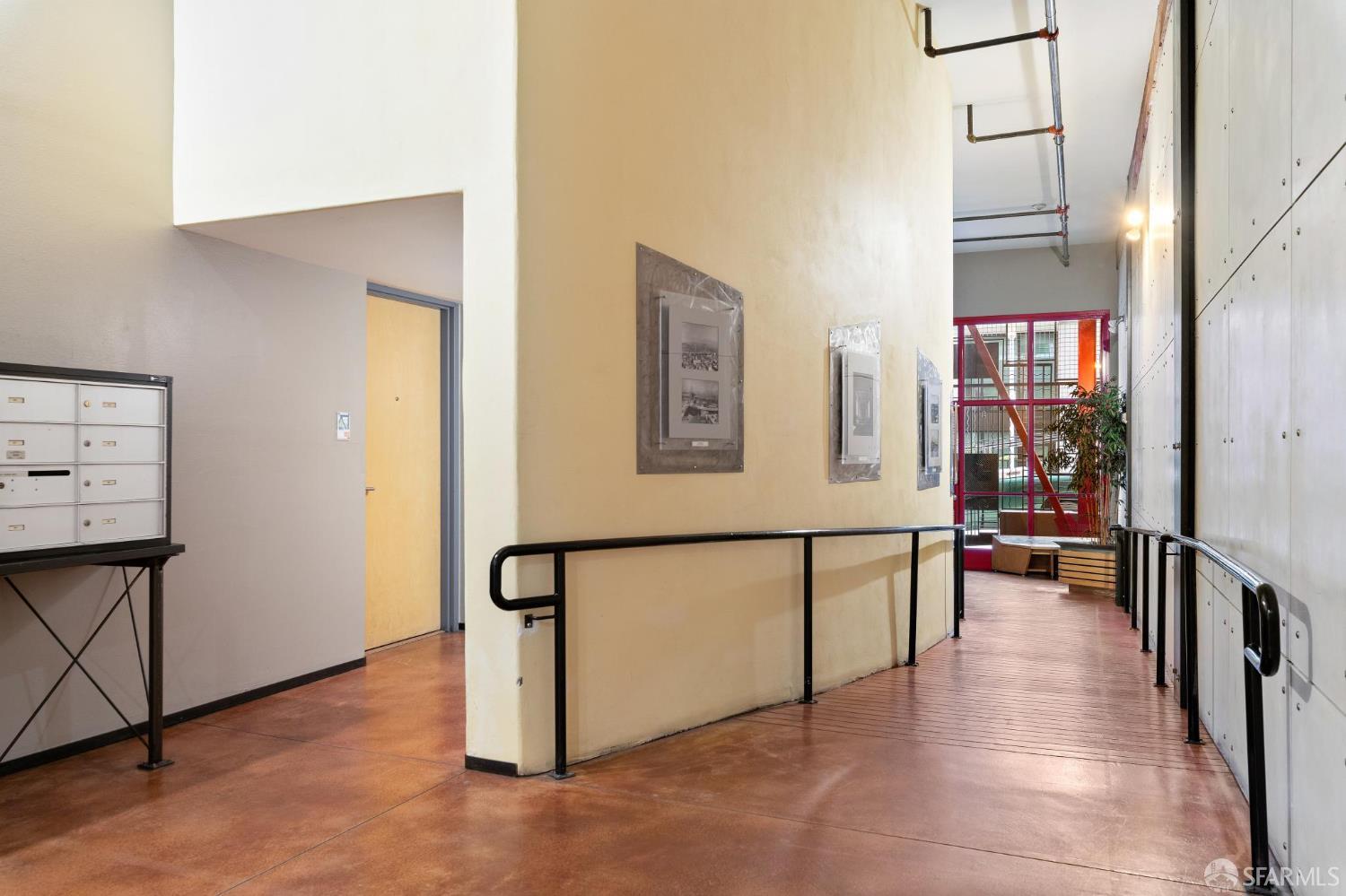 Detail Gallery Image 3 of 37 For 18 Lansing St #302,  San Francisco,  CA 94117 - 1 Beds | 1/1 Baths