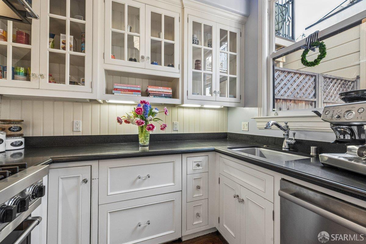 Detail Gallery Image 16 of 39 For 15 Rico Way #1,  San Francisco,  CA 94123 - 2 Beds | 1/1 Baths