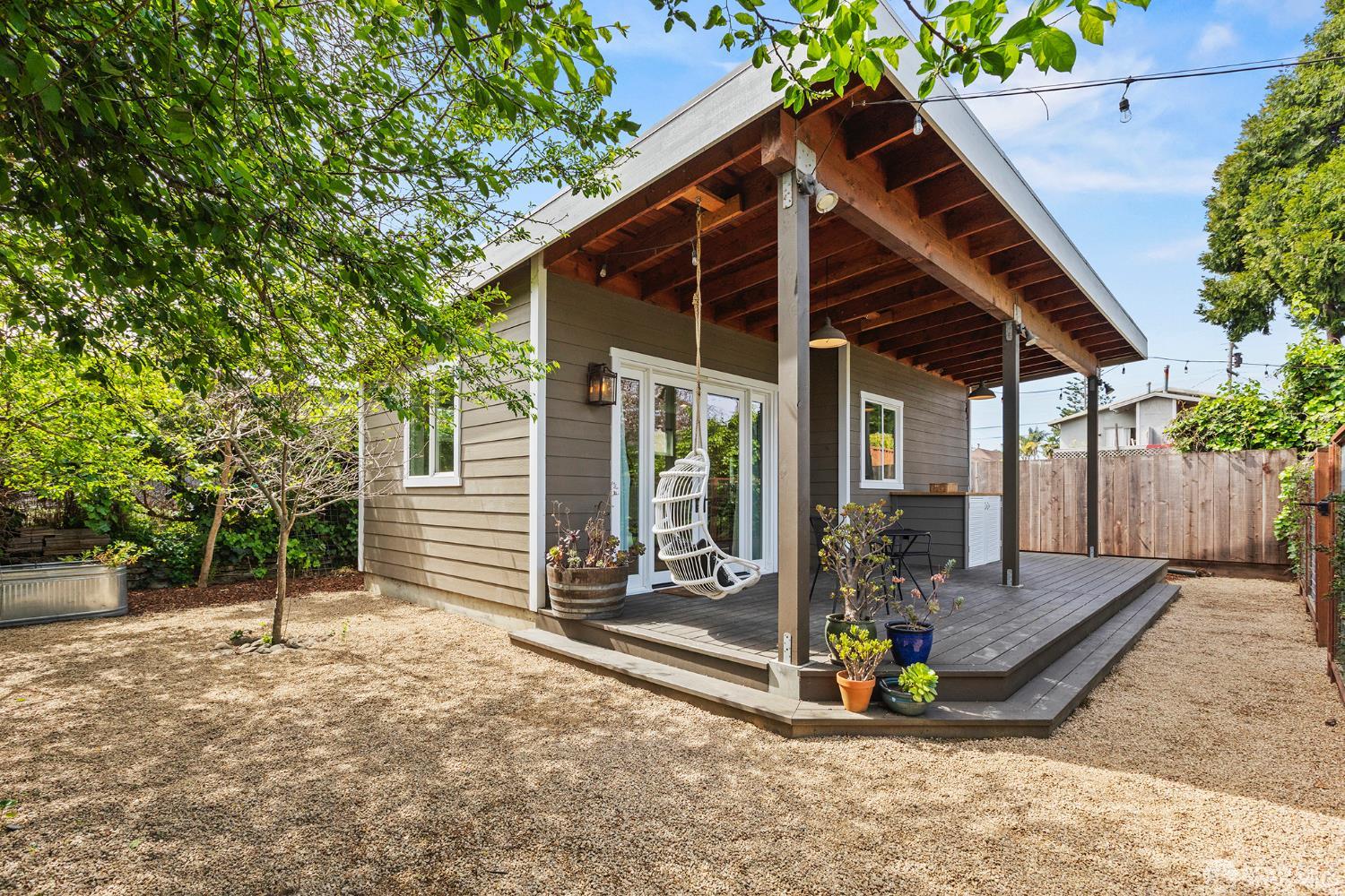 Detail Gallery Image 38 of 68 For 1610 Oregon St, Berkeley,  CA 94703 - 3 Beds | 2/1 Baths