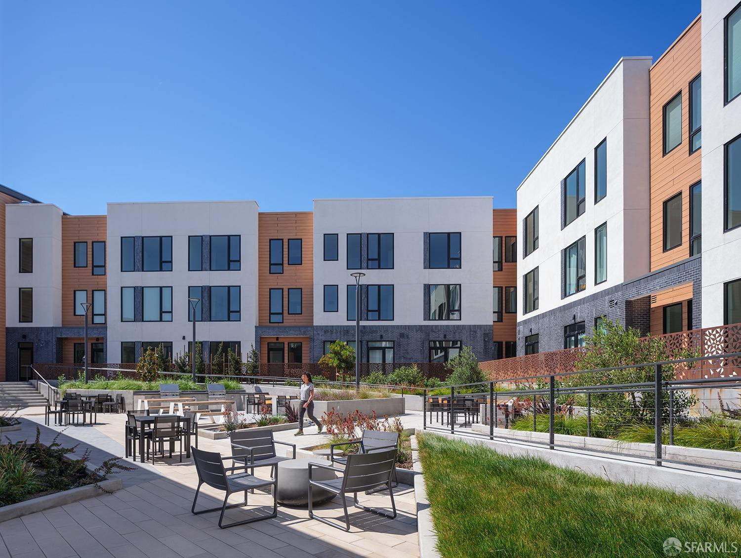 Detail Gallery Image 14 of 44 For 52 Kirkwood Ave #416,  San Francisco,  CA 94124 - 2 Beds | 2 Baths