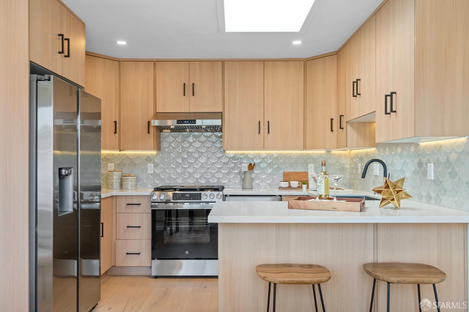 Detail Gallery Image 18 of 86 For 147 Gaven St, San Francisco,  CA 94134 - 3 Beds | 3 Baths