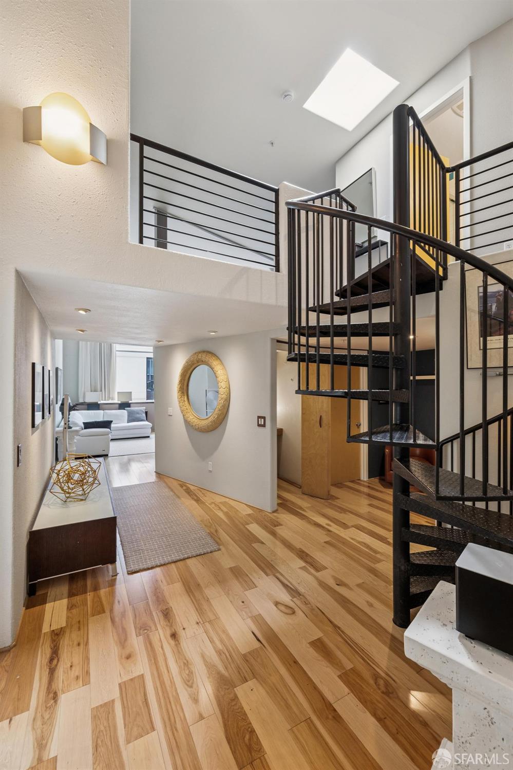 Detail Gallery Image 4 of 37 For 18 Lansing St #302,  San Francisco,  CA 94117 - 1 Beds | 1/1 Baths