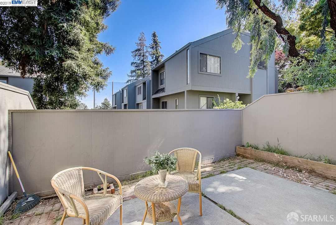 Detail Gallery Image 4 of 59 For 1036 Clubhouse Dr, Hayward,  CA 94541 - 3 Beds | 2/1 Baths