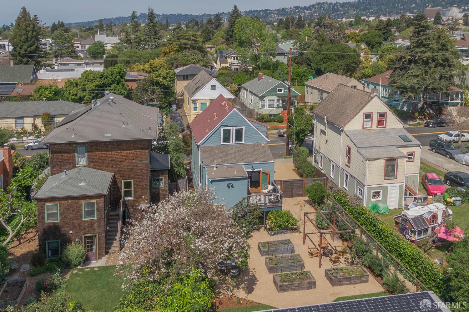 Detail Gallery Image 62 of 68 For 1610 Oregon St, Berkeley,  CA 94703 - 3 Beds | 2/1 Baths