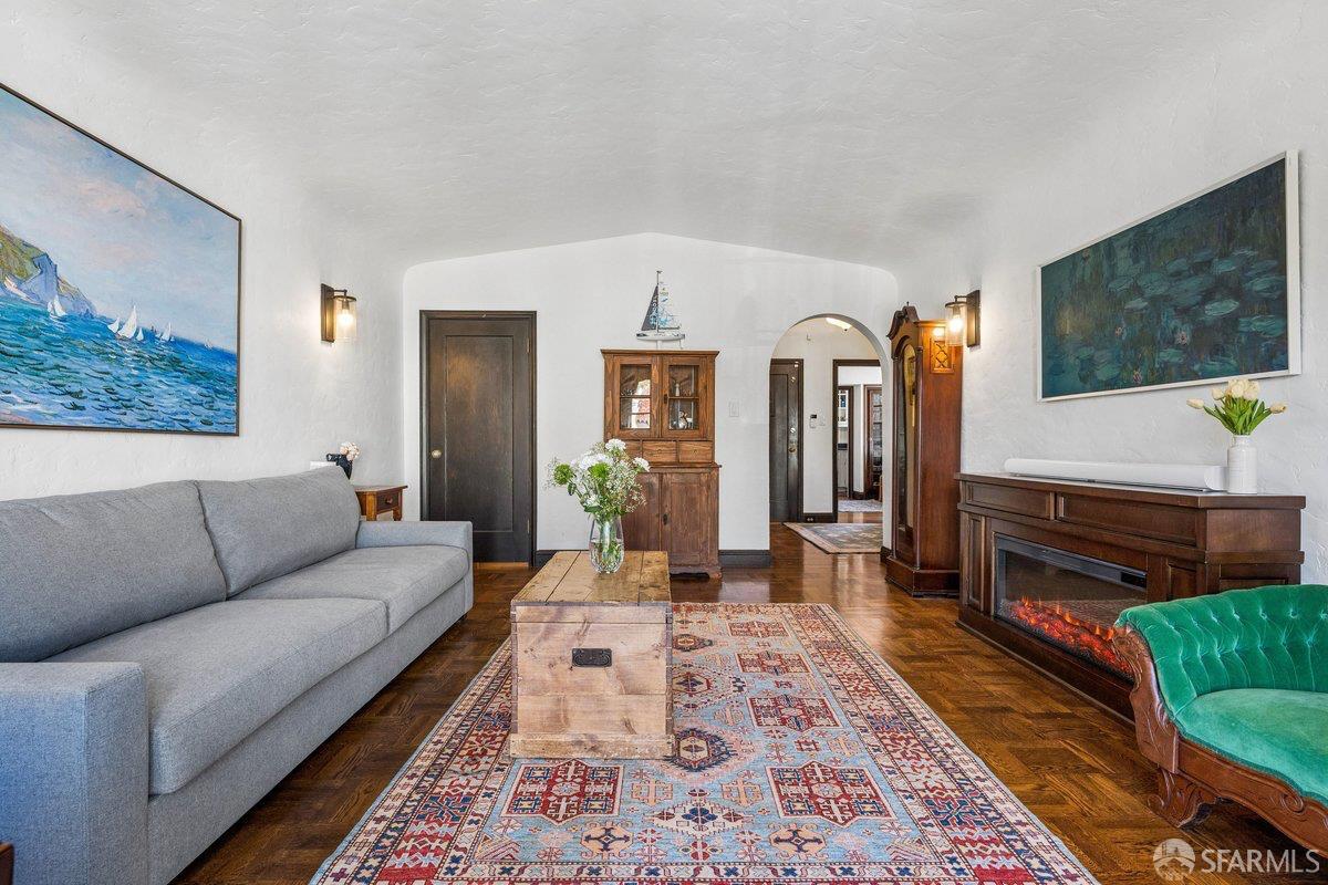 Detail Gallery Image 12 of 39 For 15 Rico Way #1,  San Francisco,  CA 94123 - 2 Beds | 1/1 Baths