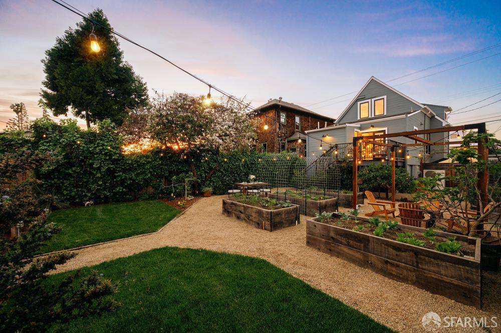 Detail Gallery Image 7 of 68 For 1610 Oregon St, Berkeley,  CA 94703 - 3 Beds | 2/1 Baths