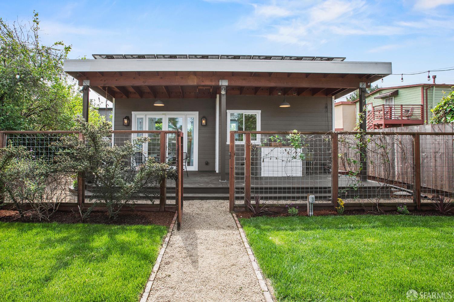 Detail Gallery Image 37 of 68 For 1610 Oregon St, Berkeley,  CA 94703 - 3 Beds | 2/1 Baths