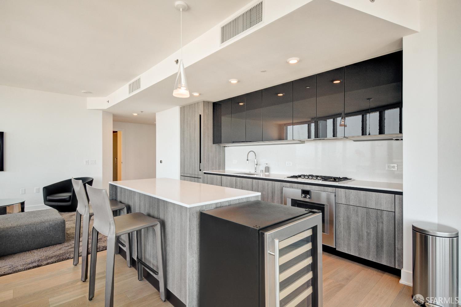 Photo #4: 426116537 Listing: Photo #4