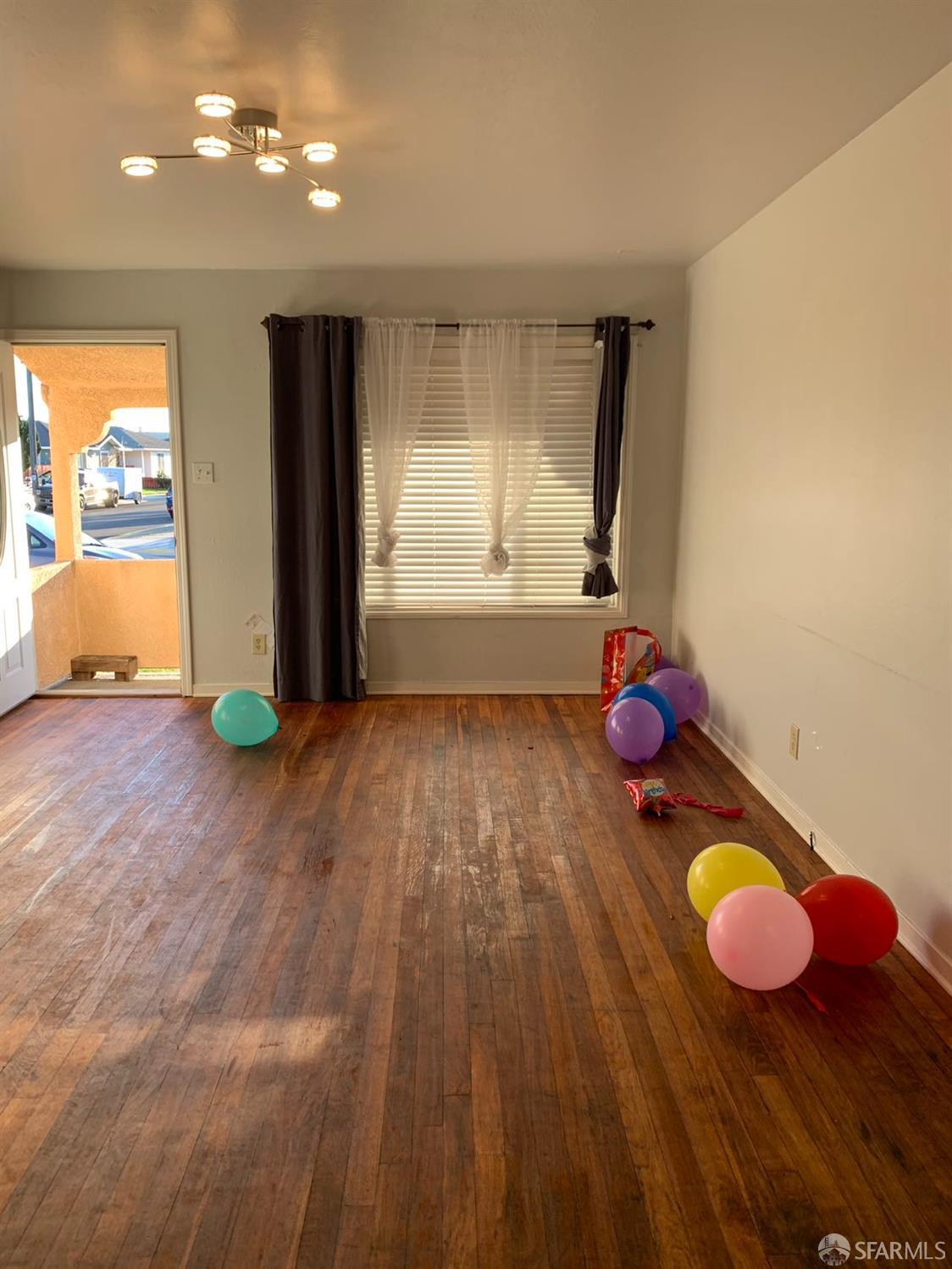 Detail Gallery Image 5 of 7 For 1510 Timothy Dr, San Leandro,  CA 94577 - 3 Beds | 1 Baths