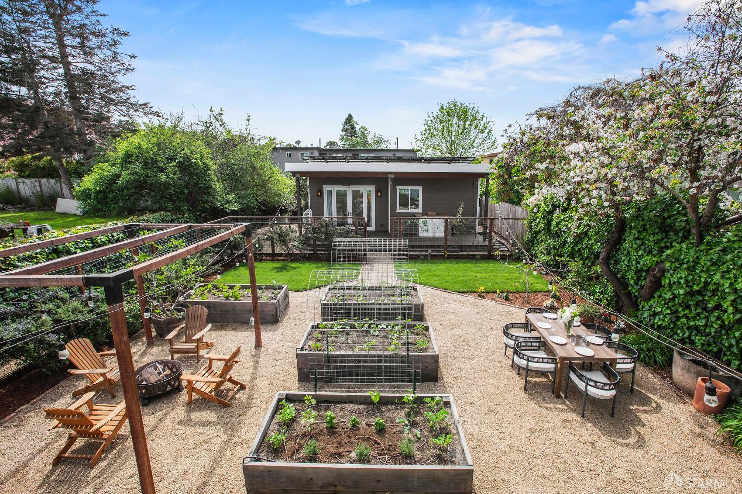 Detail Gallery Image 60 of 68 For 1610 Oregon St, Berkeley,  CA 94703 - 3 Beds | 2/1 Baths