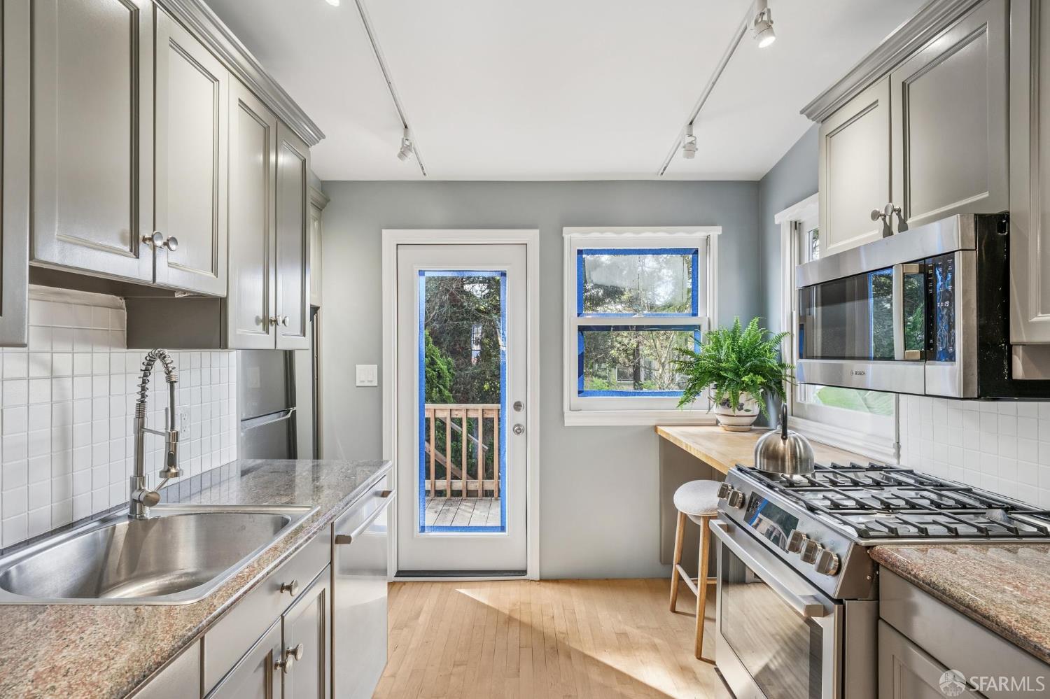 Detail Gallery Image 10 of 24 For 437 Staples Ave, San Francisco,  CA 94112 - 1 Beds | 1 Baths