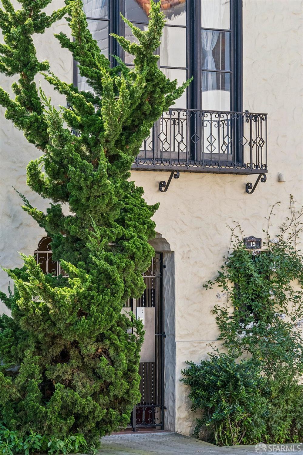 Detail Gallery Image 4 of 39 For 15 Rico Way #1,  San Francisco,  CA 94123 - 2 Beds | 1/1 Baths