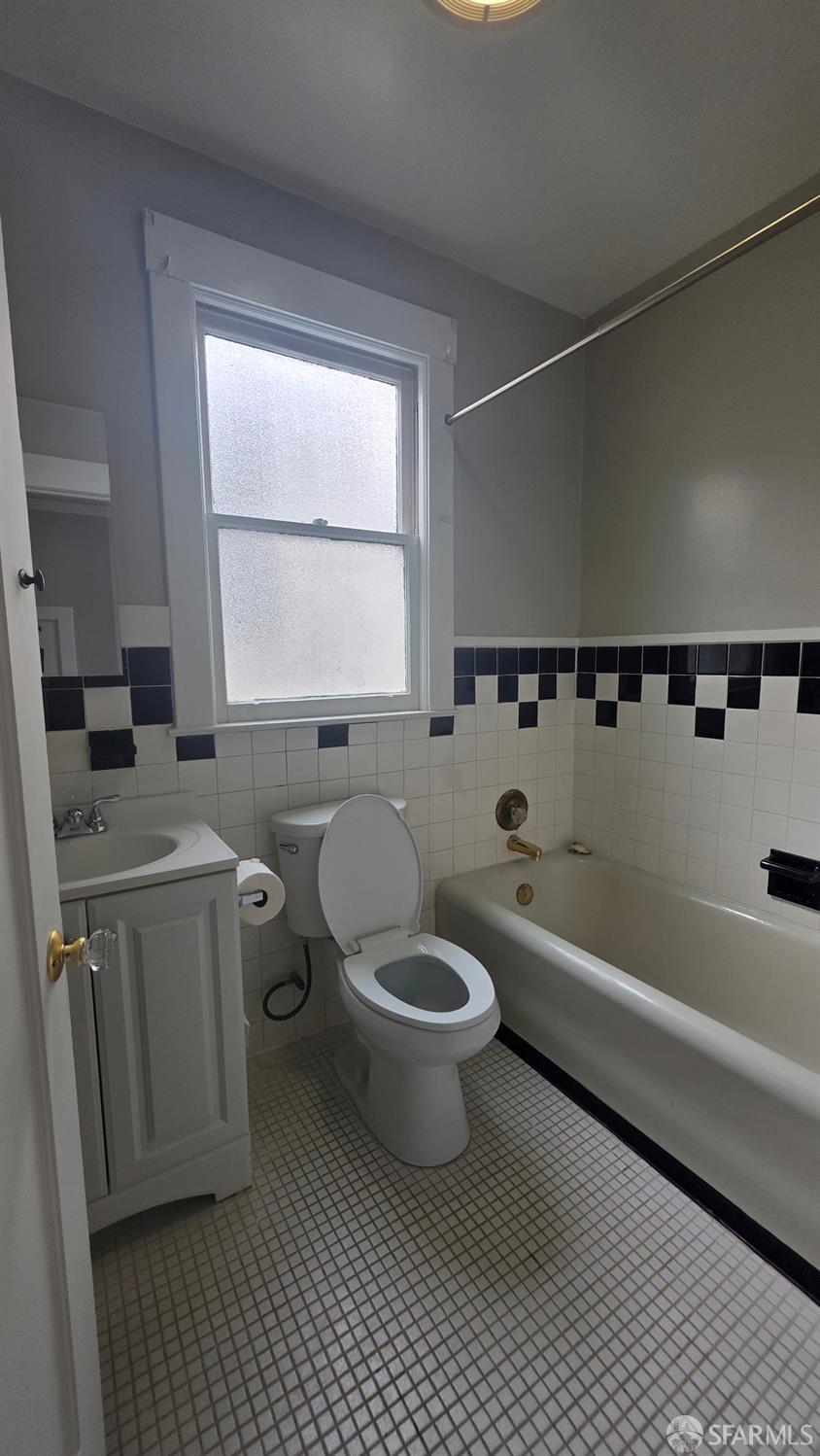 Detail Gallery Image 16 of 31 For 2601 24th Ave, San Francisco,  CA 94116 - 4 Beds | 2 Baths