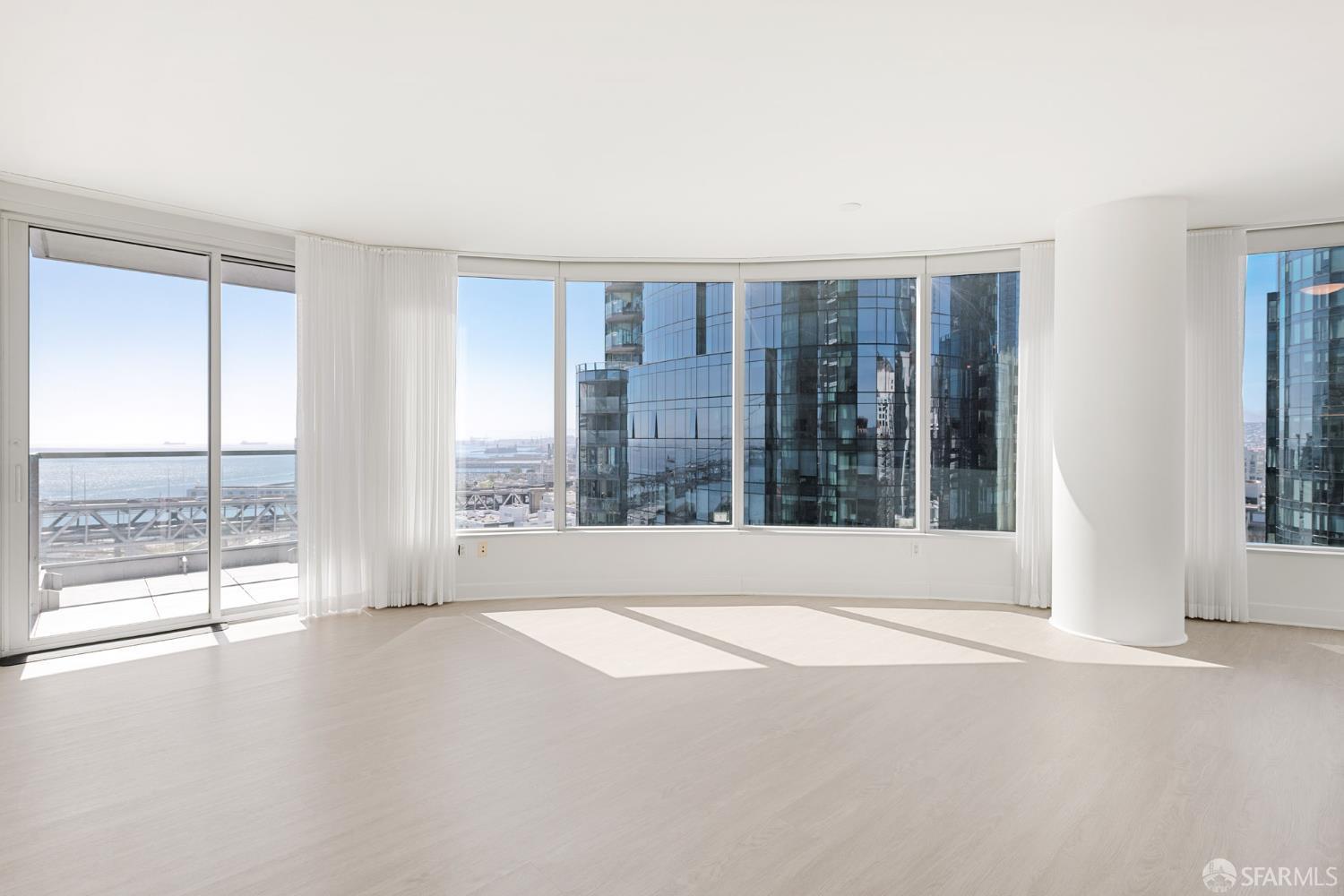 Detail Gallery Image 2 of 42 For 301 Main St 25f,  San Francisco,  CA 94105 - 2 Beds | 2 Baths