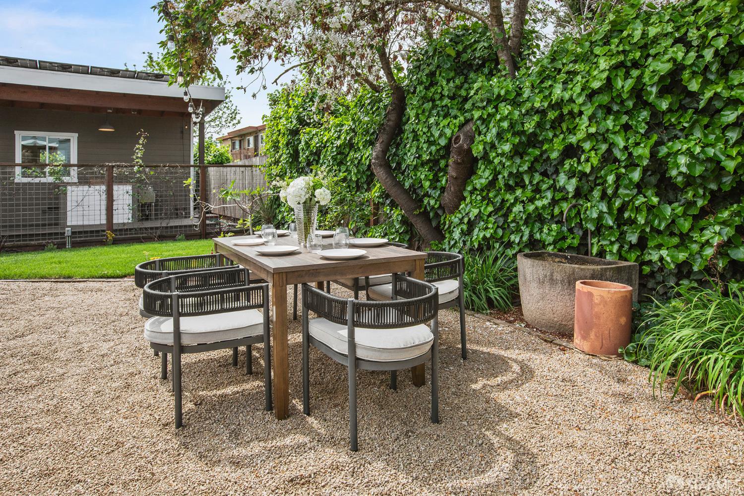 Detail Gallery Image 50 of 68 For 1610 Oregon St, Berkeley,  CA 94703 - 3 Beds | 2/1 Baths